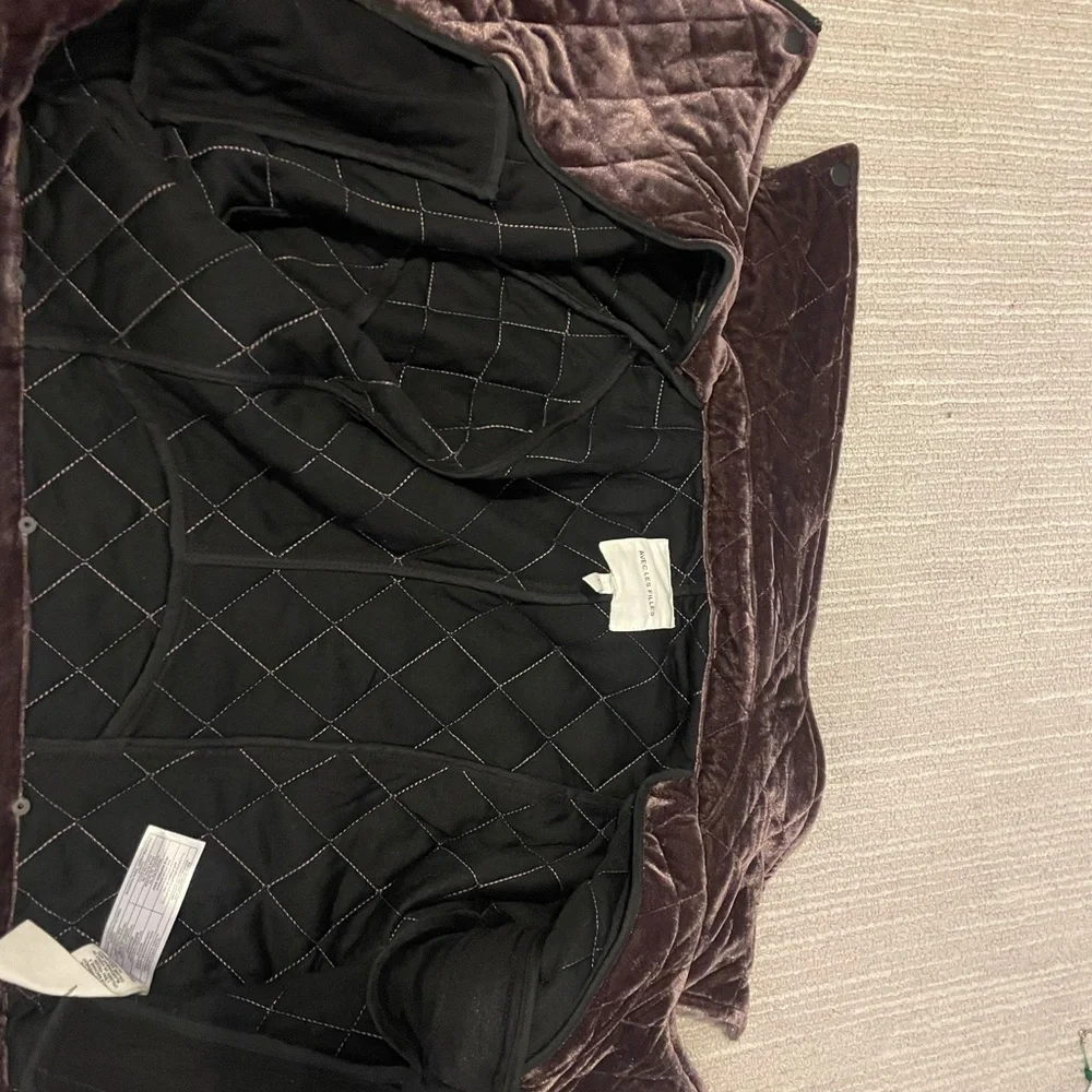 Lightly used jacket. Cute jacket perfect with a good pair of high rise jeans. - Picture 3 of 4
